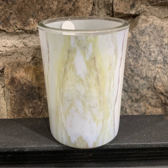 Bath & Body Works White Barn Bergamot Mint Scented Candle 6.3 oz - Picture 5 of 6